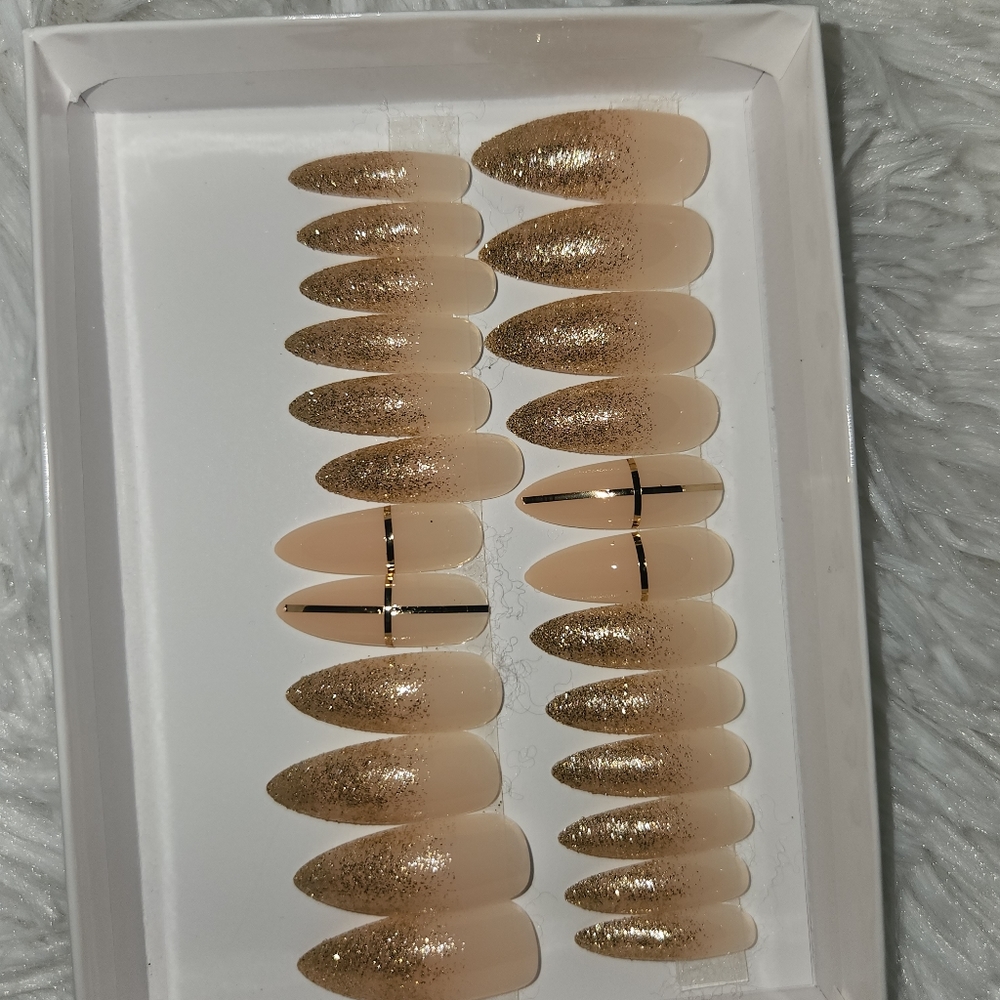 Gold press on nails